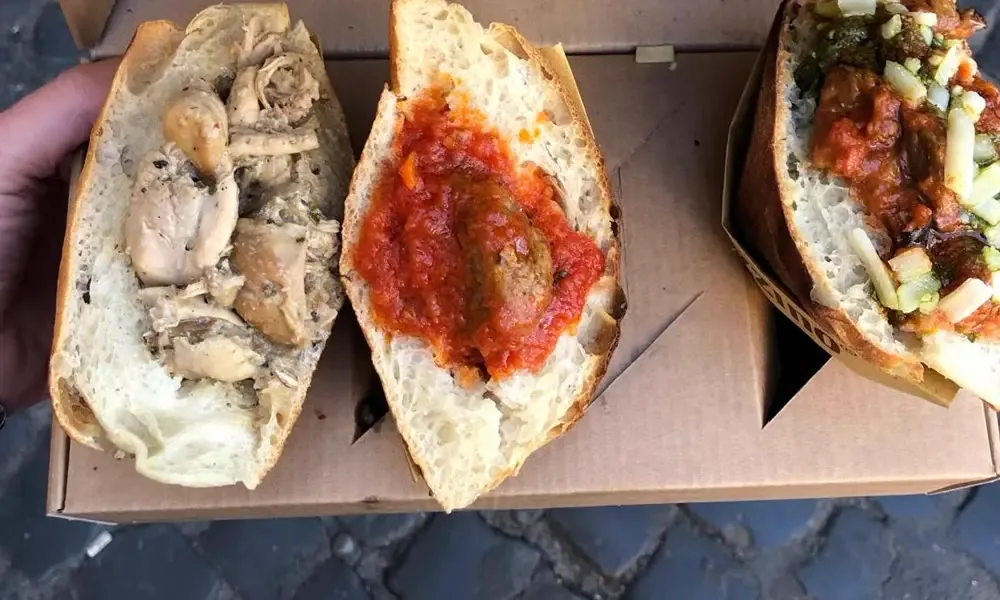 שלושה טרפיזינו ממולאים במנות מהמטבח הרומאי
